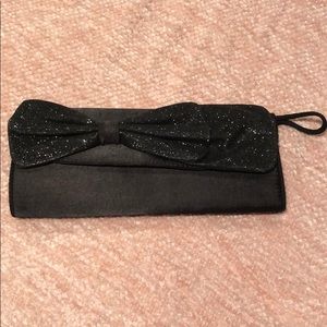 Black clutch